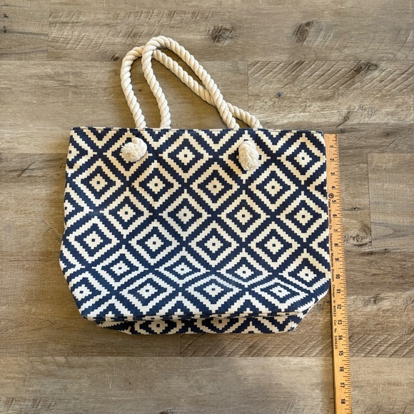 Summer and Rose Geometric Navy and Cream Women’s Tote - Picture 6 of 6